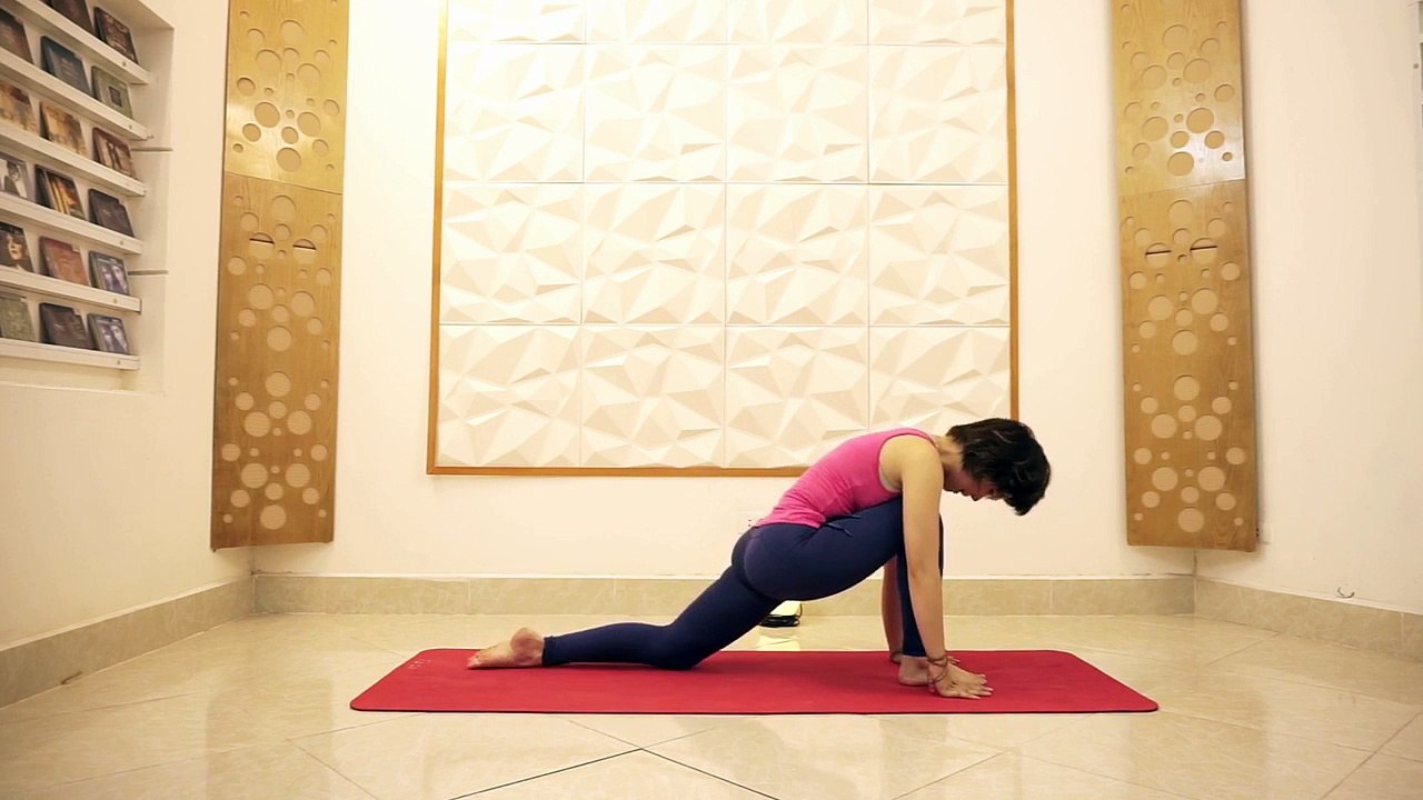 Bộ tư thế Yoga nâng cao - Tư thế trăng lưỡi liềm cùng Nguyễn Hiếu Yoga