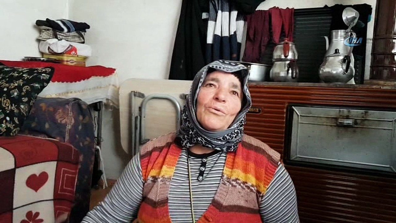 Babasına yakılması için verilen kitapları satan genç: 'Kitaplar yakılmak için değil, okumak için vardır'