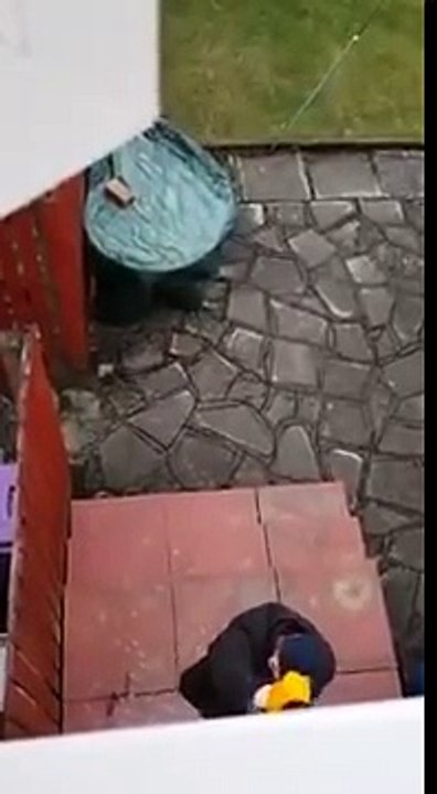 Il filme un cambrioleur se faire arrêter par la Police