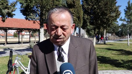 'Resmi hizmete mahsus' bisikletiyle evrak dağıtıyor - BURDUR