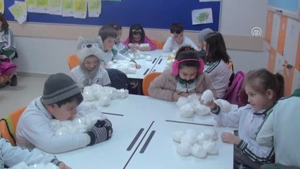 Kar Yağmayınca Pamuktan Yaptıkları 3 Bin 200 Kartopuyla Oynadılar