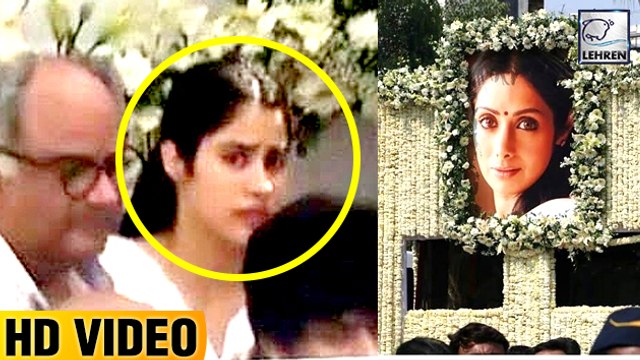 Jhanvi Kapoor Crying Terribly During Sridevi's Last Rites