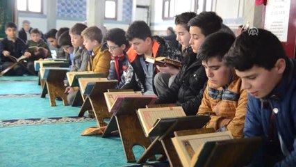 İmam Hatipli Öğrenciler Mehmetçik İçin Fetih Suresi'ni Okudu