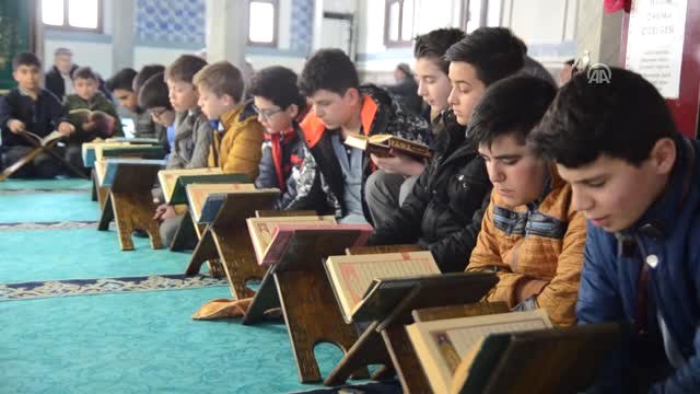 İmam Hatipli Öğrenciler Mehmetçik İçin Fetih Suresi'ni Okudu