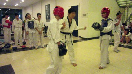 CLB Taekwondo ĐH Thăng Long thứ 5 27-10-2016 kỳ thi thăng cấp lần thứ 23 MVI_9437