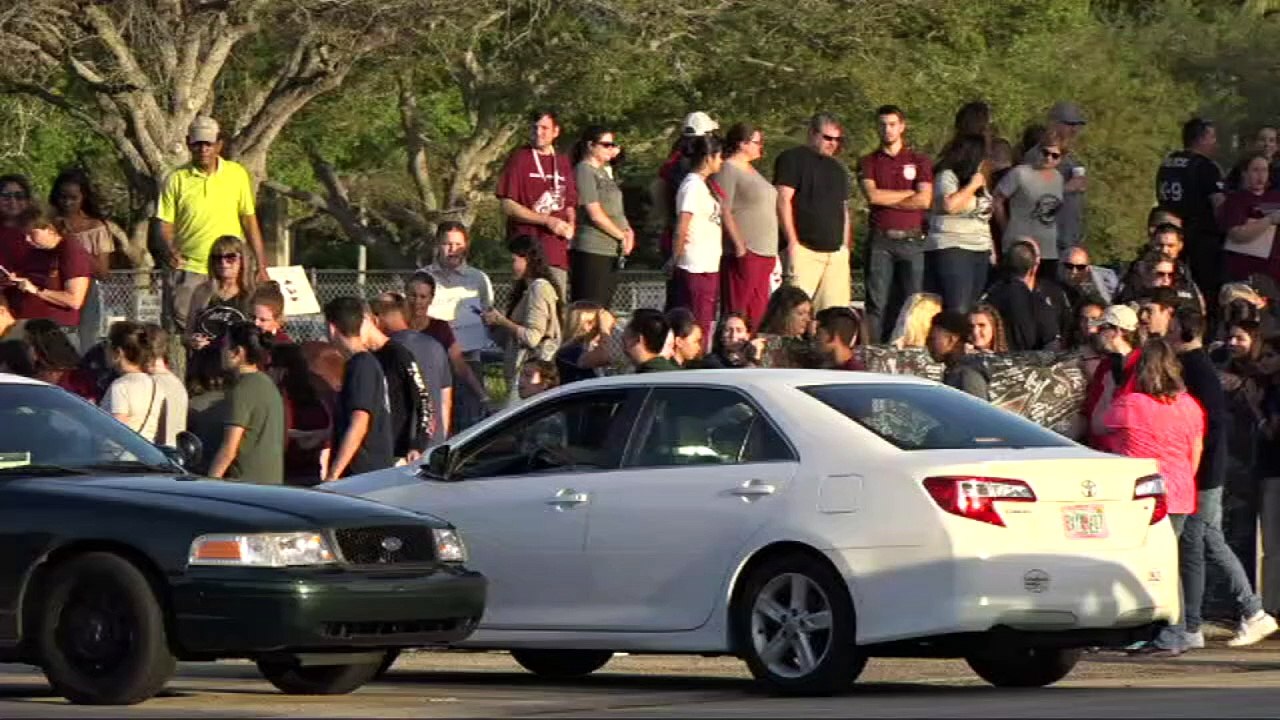 Emotionale Rückkehr zum Unterricht in Parkland nach dem Massaker