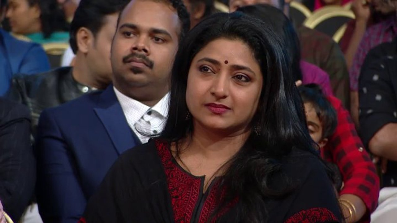 Praveena pics and Award Pics Asianet Television Award 2018
