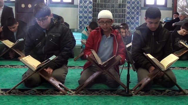 İmam Hatipli öğrenciler Zeytin Dalı Harekatı'na katılan askerler için Fetih Suresi'ni okuyup dua etti