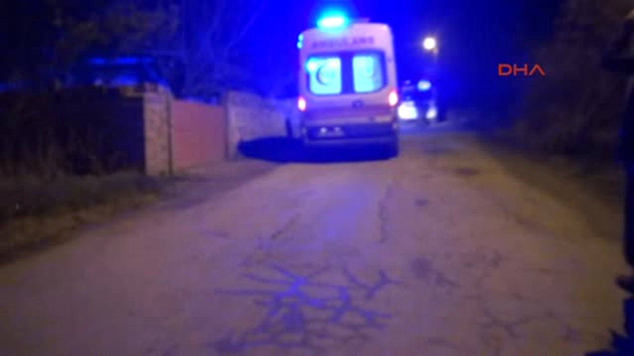 Çorum Polisten Kaçtı, Çatıya Çıkarak 'Atlarım' Diye Tehdit Etti