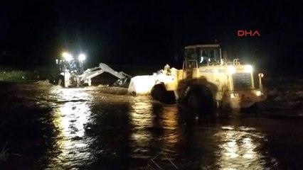 Muğla Milas'ta Sele Kapılan Otomobildeki Kadın Öldü, Koca Kayıp