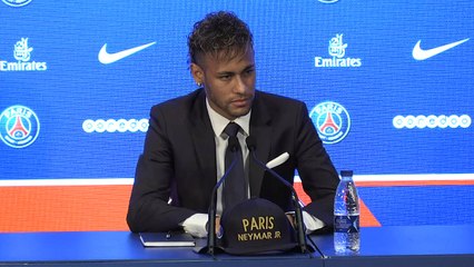 Neymar vai ser operado no Brasil