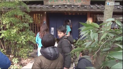 石原さとみ、門前仲町で食べ歩き 東京メトロ Find my Tokyo.