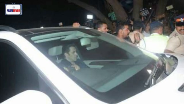Sridevi Funeral- Salman Khan BREAKS DOWN After Seeing Sridevi's Mortal