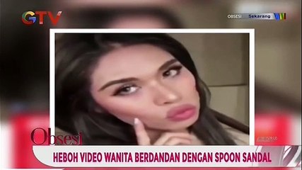 Video Seorang Wanita Dandan Dengan Spons Sandal