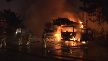 Ümraniye'de 4 İş Makinesi Alev Alev Yandı