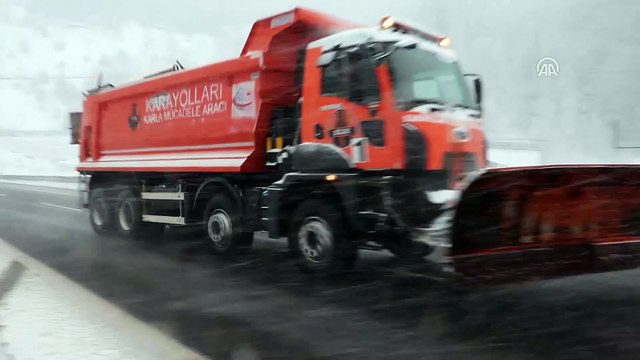 Bolu Dağı'nda yoğun kar yağışı
