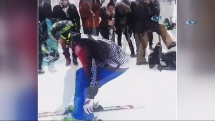 - Kar Gören Fransızlar Kayak Malzemeleriyle Sokağa Çıktı