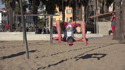 13-Year-Old Contortionist Transforms Into Alien For Performance