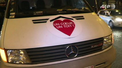 Una noche al frío de París para concientizar sobre los sin techo