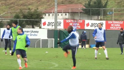 Trabzonspor yağmur altında çalıştı