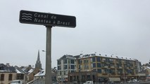 Le canal de Nantes à Brest sous la glace et la neige