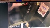 Un enfant urine sur les boutons d'un ascenseur et se retrouve coincé