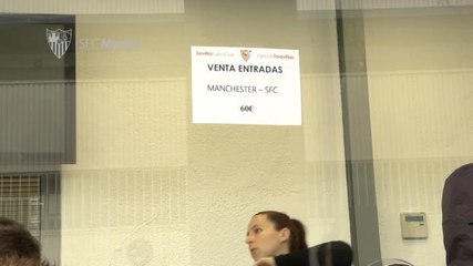 Sevilla fans brave the cold for Manchester United tickets