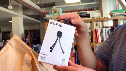 Unboxing Google's new Clips camera!