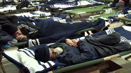 İBB Sokakta kalan yüzlerce  vatandaşa kapılarını açtı