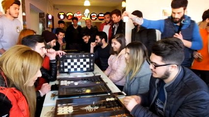 Üniversiteliler tavla turnuvasına katıldı