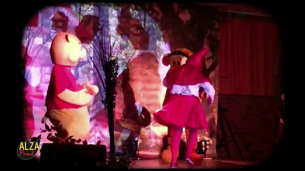 Le Chaperon Rouge, avec animaux et mascottes