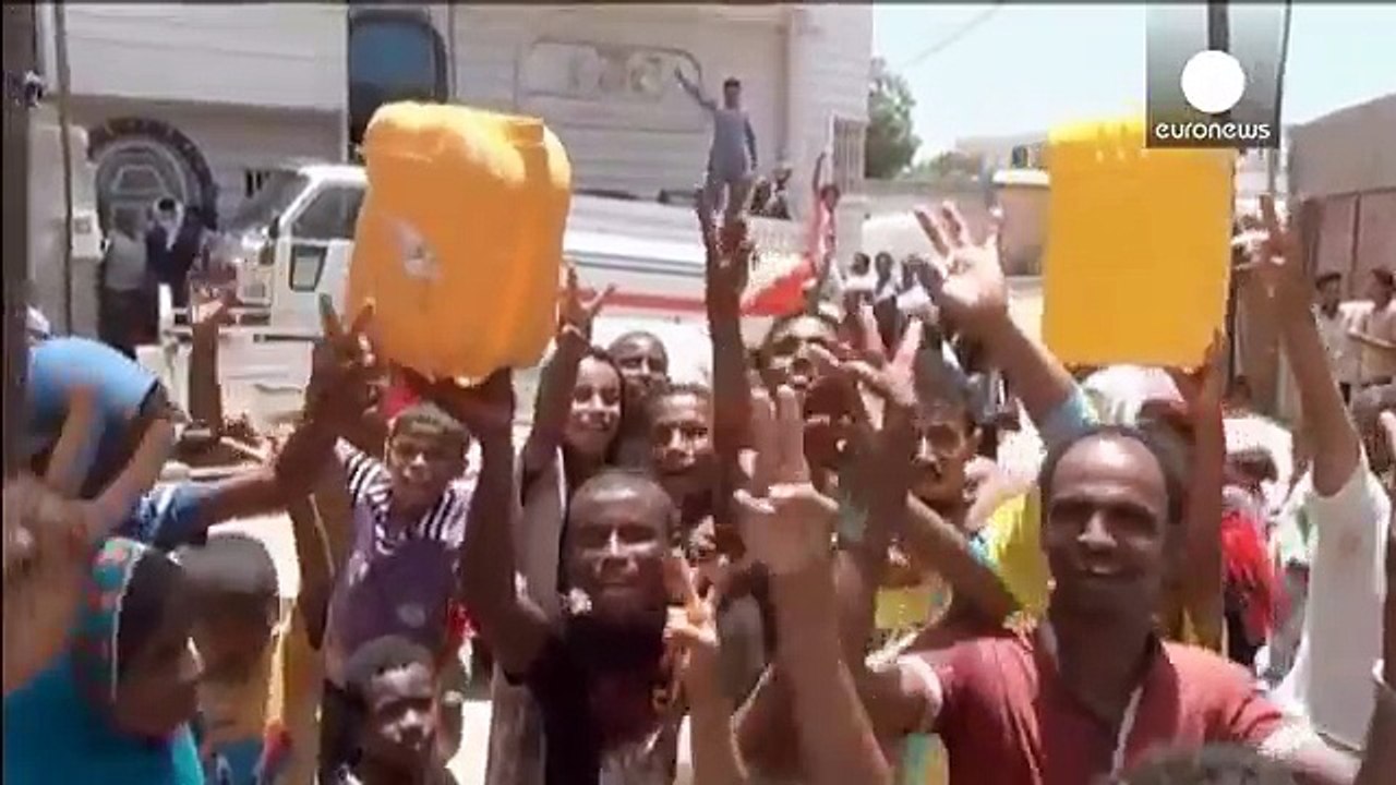 Besieged Aden desperately awaits Tuesday's humanitarian truce