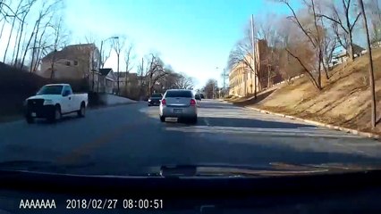 Il double n'importe comment et va le regretter direct... Policier en civil