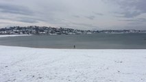 Saint-Jean-de-Luz sous la neige... où l'on n'hésitait pas hier à se baigner