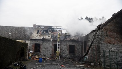 Une maison détruite par le feu à Autreppe.Vidéo 1 Eric Ghislain
