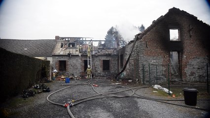 Une maison detruite par le feu à Autreppe.Vidéo 3 Eric Ghislain