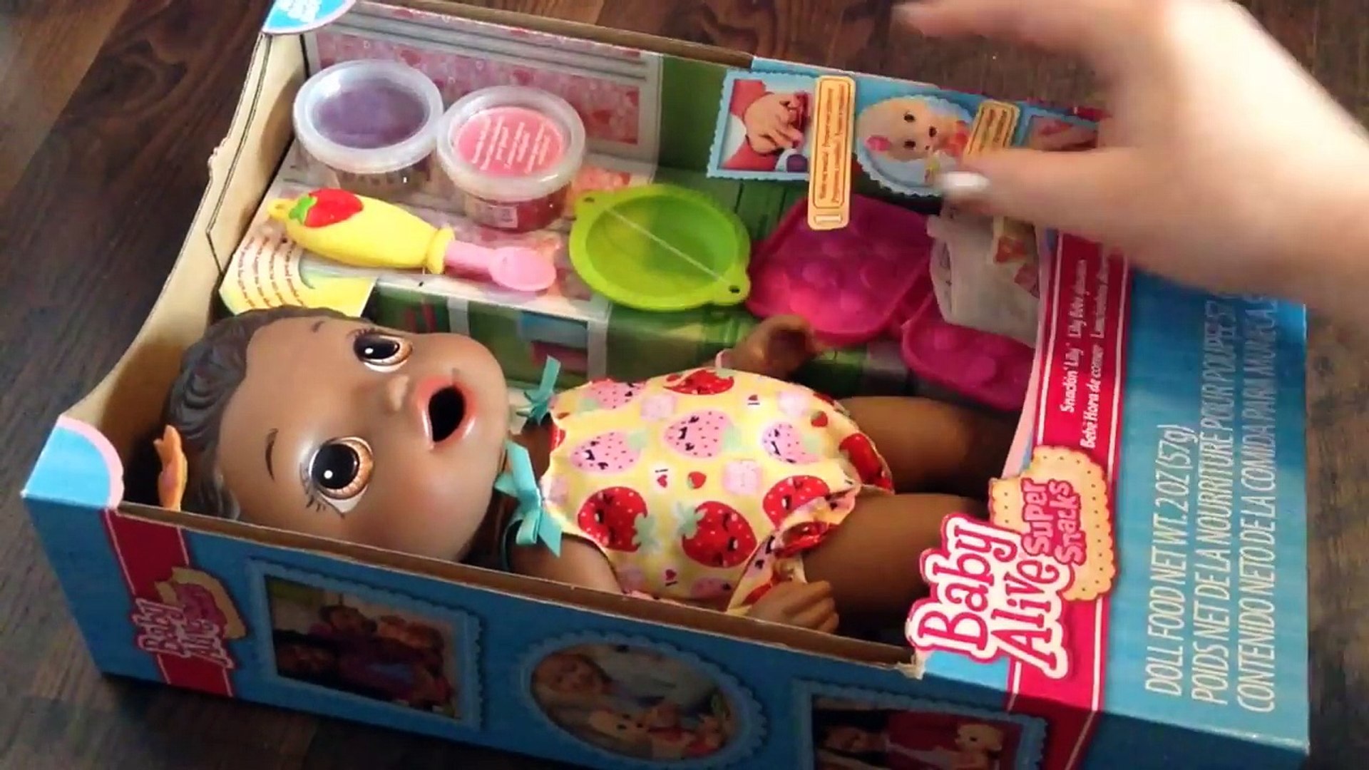 Baby Alive Super Snackin Lily Doll Unboxing and Feeding! - video