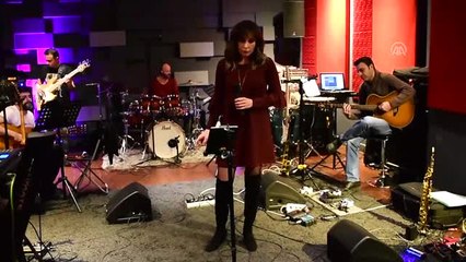 Funda Arar "Yoluma Düşen Şarkılar"La Türkiye'yi Dolaşacak