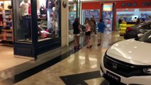 Vlog - Andando de Tênis de Rodinha no Shopping