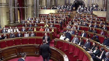 Puigdemont renuncia a candidatura a presidencia de Cataluña