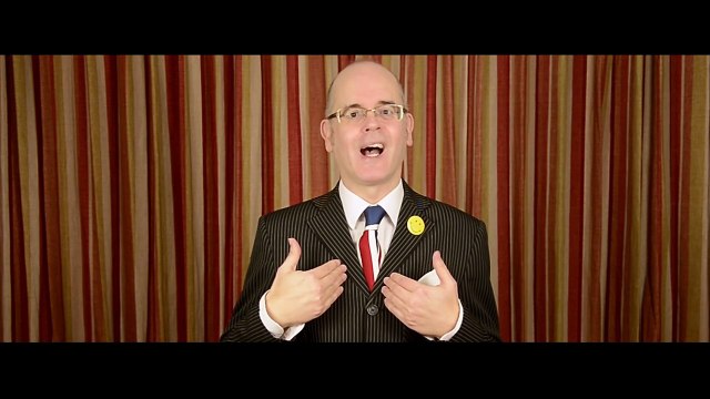 What is a pronoun? Learn English Grammar Lesson - How to use pronouns in English - LESSON ONE