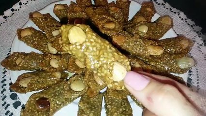 Download Video: وصفات رمضان حلوة معسلة بالسمسم الجنجلان بمقادير بسيطة - Gâteaux marocains eu miel et aux sésames