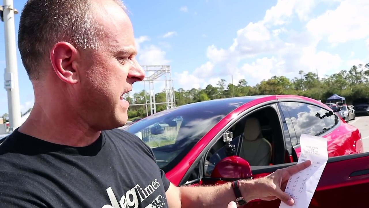 Tesla Model X P100D Ludicrous sets World Record vs Jeep Trackhawk Drag Racing 1/4 Mile