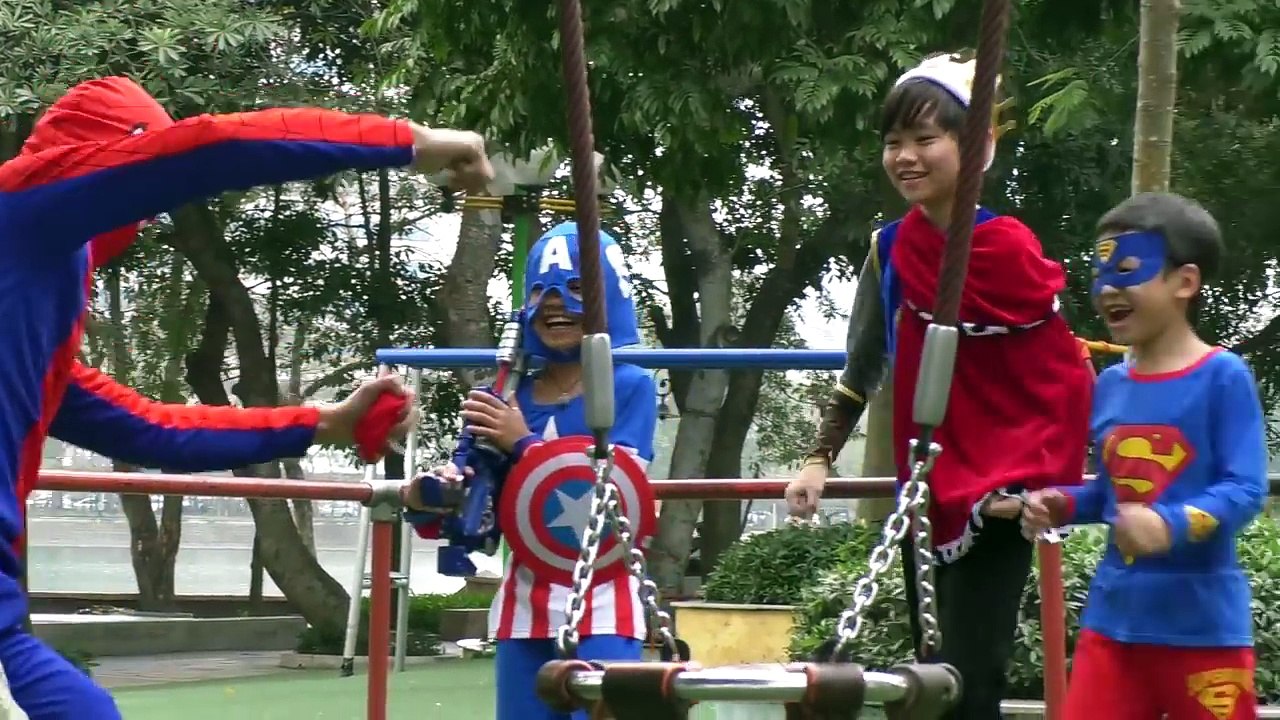 SPIDERMAN BOMMING SO FUNNY Superhero In Realife Baby Elsa Vs Spiderman For Kid #4