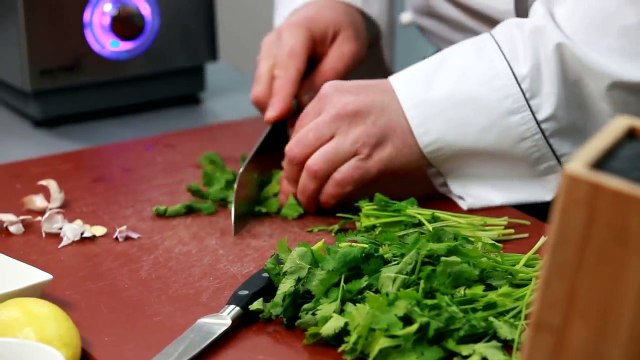 Хумус - любимая закуска из нута Израиля и арабских стран - Уриэль Штерн