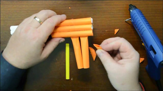 Como hacer Pistola de Papel que Dispare | Armas Caseras Fáciles