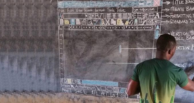 Kara Tahtada Bilgisayar Anlatan Öğretmene Microsoft'tan Bilgisayar Sözü