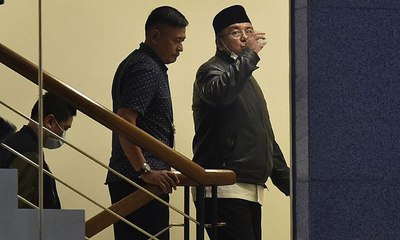 KPK Tahan Ayah dan Anak yang Maju dalam Pilkada Terkait Suap