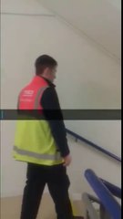 Chants dans l'escalier : on dirait l'église !