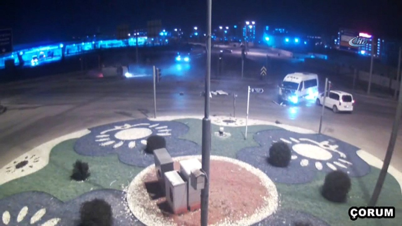 Kontrolden çıkan araçlar, takla atan otomobiller, araçların çarptığı yayalar... Yurtta meydana gelen kazalar Mobese kameralarında